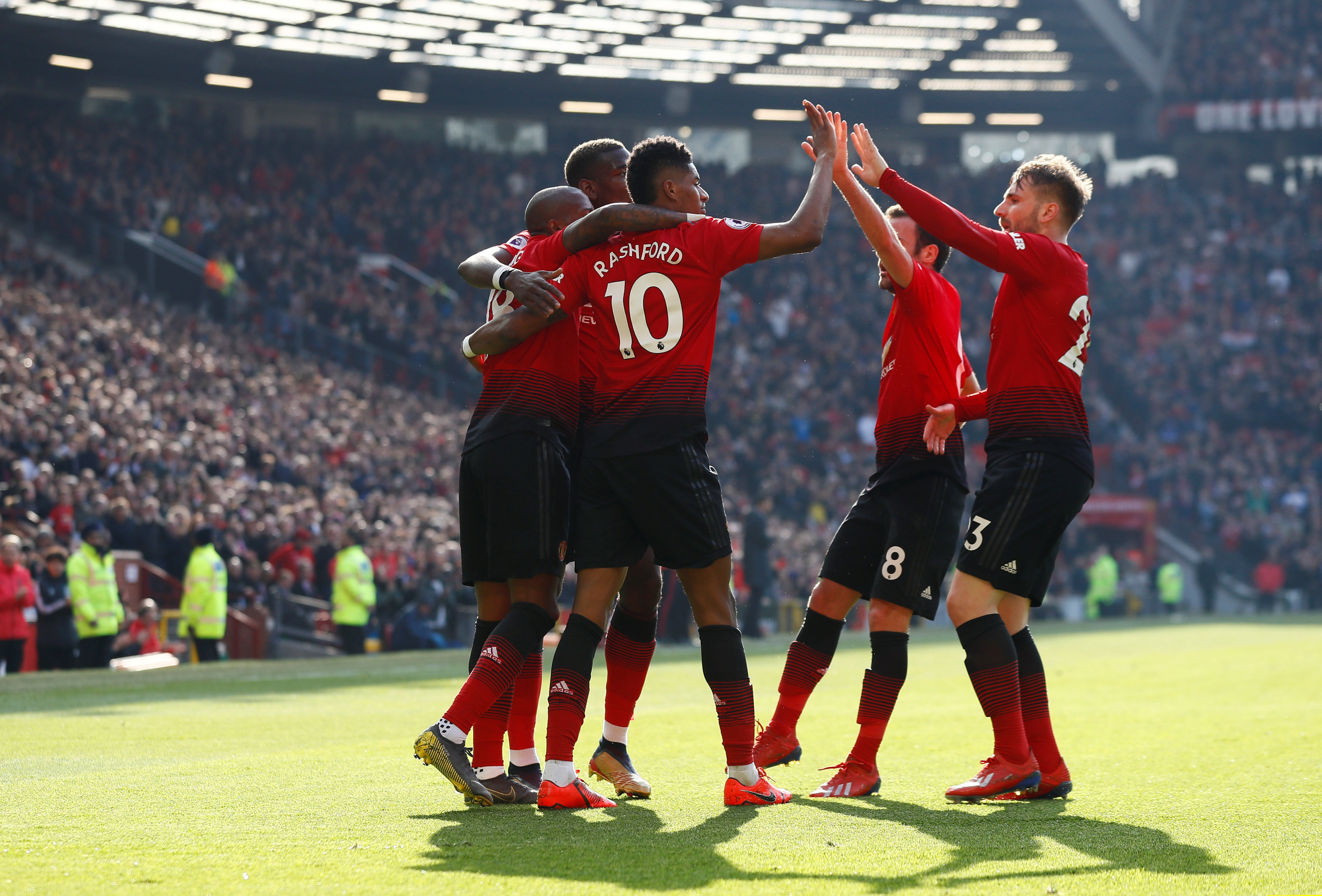 展示出一个 展示出一个